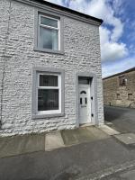 Modernised 3-bedroom Blackburn townhouse sleeps 6 - Chambres d’hôtes