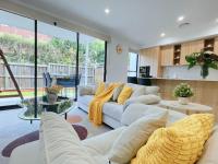 Brand New 3BR Modern Comfort Oasis WIFI Parking - Chambres d’hôtes