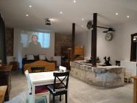 Gites du Longevent Appartement du Moulin Pérouges - Chambres d’hôtes Meximieux