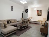 entire Luxury and family One Bed Room living Room in front Of Beach - Ferienwohnung