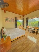 Habitación con cama extragrande y balcón