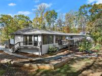 New Listing! Three Chimney Lodge - 4 Bed, Hot Tub - Bed and Breakfast Dahlonega