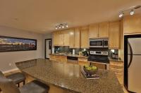 Ice District 2 Kings Underground Park Patio - Bed and Breakfast Edmonton