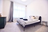Airy & Bright Flat in Dejvice by Prague Castle - B&B Praga