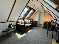 Deluxe Queen Suite