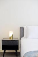 1-Bedroom Apartment with Complete Desk Setup - B&B Melbourne