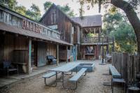 Historic Farmhouse on 5 Peaceful Acres with Ancient Oaks & Creek above Temecula - B&B