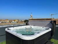 Harbourside Hot Tub Penthouse - B&B