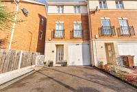 Charming House in Wakefield - Sleeps 6 - B&B