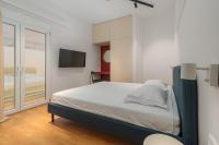 Stylish and Modern Apartment with Vibrant Décor - B&B Pireo