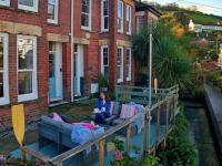 MIDSHIPS A HOLIDAY HOME IN DARTMOUTH SLEEPS UPTO 6 PEOPLE ,PET FRIENDLY , 10 MINUTES WALK TO Town CENTRE WITH PARKING included - B&B Dartmouth