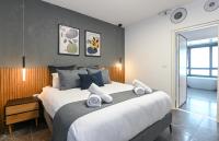 One bedroom apartment with jacuzzi