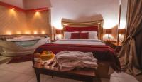 Deluxe Suite with Spa Bath