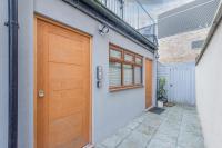 Modern Flat with Balcony next to Station by CTO Serviced Accommodation - Chambres d’hôtes Londres