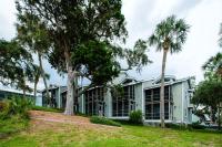 Whitman by the C townhouse - Bed and Breakfast Cedar Key
