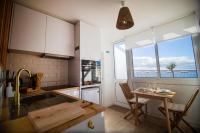 Wave Shadows Beach House Oceanfront property - Bottom Floor - Chambres d’hôtes Paul do Mar