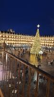 Calle Toro 2, 1º con balcones a la misma Plaza Mayor!! - B&B