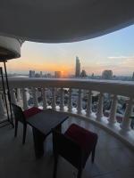Elegant Panoramic River-View Residence - B&B