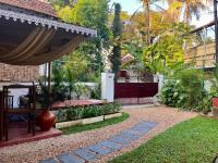 Scarlet's Cottage & Tea Garden - B&B