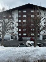 Charmant appart, avec parking à quelques minutes du départ des télécabines - Ferienwohnung
