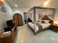 King Room with Pool View