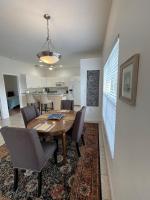 Gorgeous condo with pool view in walking distance to Siesta Key Beaches - B&B Sarasota