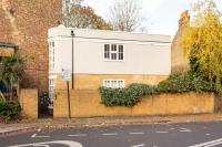 Deluxe Maisonette Oval, Sleeps 4, Garden & Hammock 2 bedrooms - Open for Business stays, Relocators, Long Stays, Contractors - Chambres d'hôtes Londres