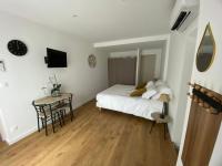 L auvetia studio 150 circuit 24h - Bed and Breakfast