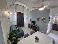 Coeur Citadin - 4 personnes - Plein Centre Ville 2eme étage - Bed and Breakfast