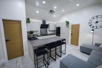 Cozy Charming Bungalow BRAND NEW - B&B Preston