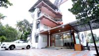 Base9 Family Lounge -Cochin Airport with complementary one way Airport Transfer - Chambres d'hôtes Nedumbassery