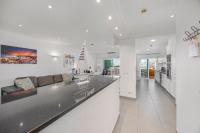 Appartamento con 2 Camere da Letto, Terrazza e Vista Mare