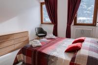 Two-Bedroom Apartment with Mountain View