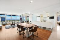 QTower 2BR Apt Pool & Gym, 6 Guests, Beach Walk - Ferienwohnung Gold Coast