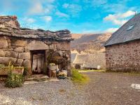 Maison authentique au cœur des montagnes, 8pers - B&B Thiézac