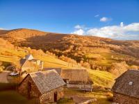 Maison authentique au cœur des montagnes, 8pers - B&B Thiézac