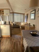 B58 3bed caravan, sleeps up to 8, free Wi-Fi, parking - B&B