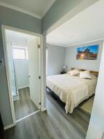 Habitación con cama grande