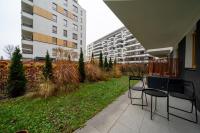 Warsaw Airport Apt - Parking & Terrace - by Rentujemy - B&B