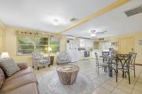 Creamsicle Cottage - B&B Cedar Key