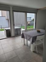 Maison moderne 3 chambres, calme et spacieuse, terrasse-parking gratuit - B&B Besanzone