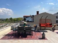 Waterfront Apartment by the Tram- Terrace with Dome & Golden Horn View in Fatih - B&B Istanbul