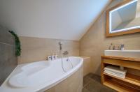 One-Bedroom Apartment with Bath