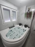 Apartamento con Jacuzzi El Rincón de las Delicias - B&B Zaragoza