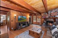 The Mountain Treehouse, Jacuzzi Large Backyard! - Bed and Breakfast Big Bear Lake