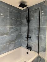 Cosy 2 double bedroom apartment in Ancoats 7 minutes from Coop Live, Etihad Stadium & Manchester City centre- parking available - B&B