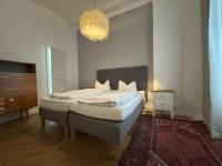 M M Central 70's Style - B&B
