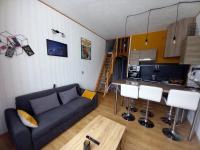 Studio rénové au pied des pistes, idéal pour 4 pers, avec WiFi, animaux acceptés, casier à skis inclus - FR-1-787-54 - B&B