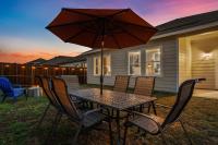 Relocate In Comfort Spacious Home With Yard - B&B