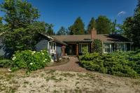 5BR Riverfront Retreat w Firetable BBQ and Deck - B&B Orangeville